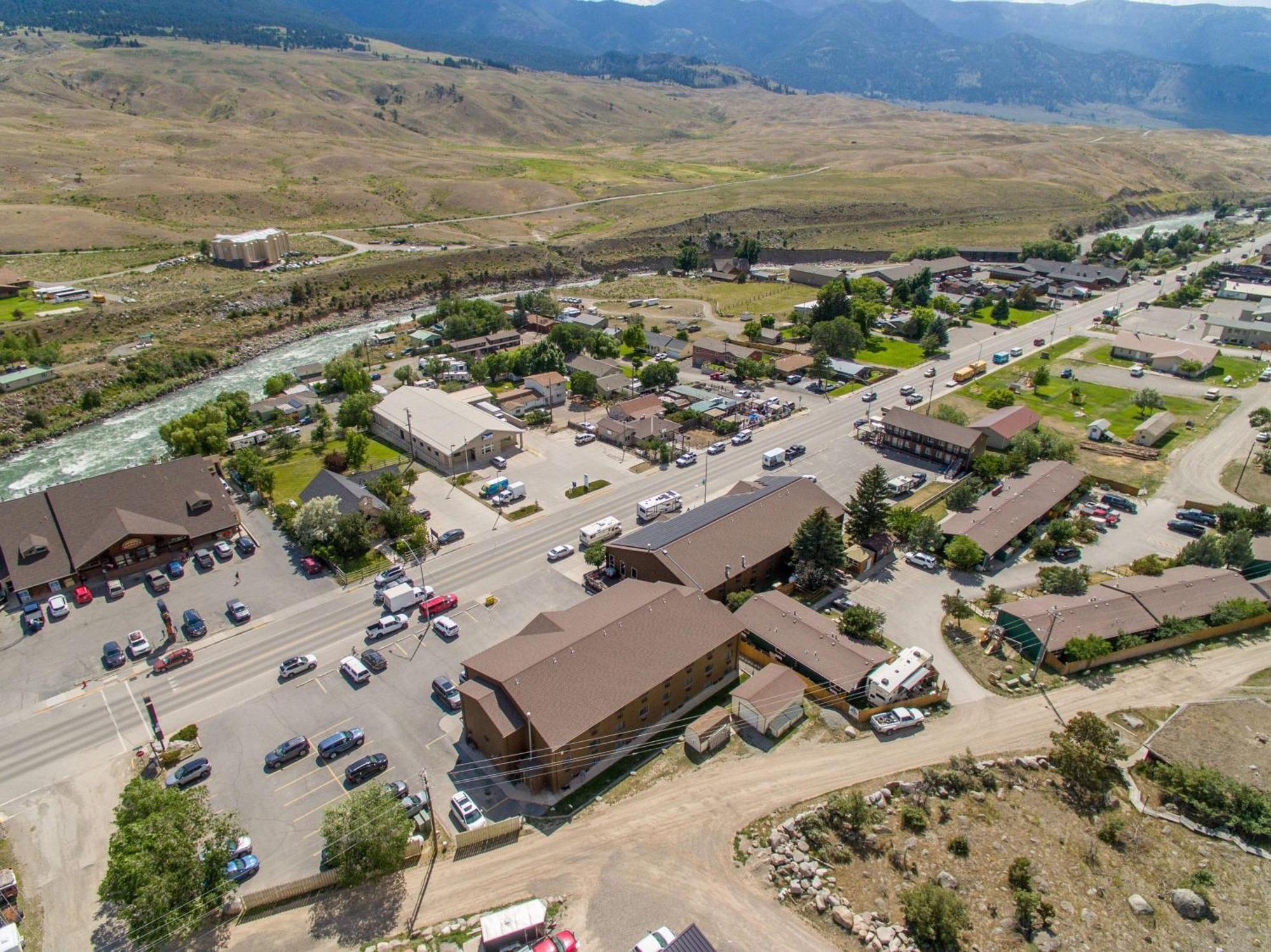 Super 8 By Wyndham Gardiner/Yellowstone Park Area Exteriör bild