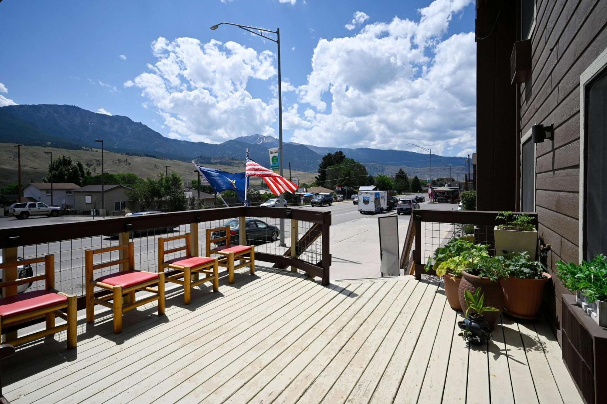 Super 8 By Wyndham Gardiner/Yellowstone Park Area Exteriör bild
