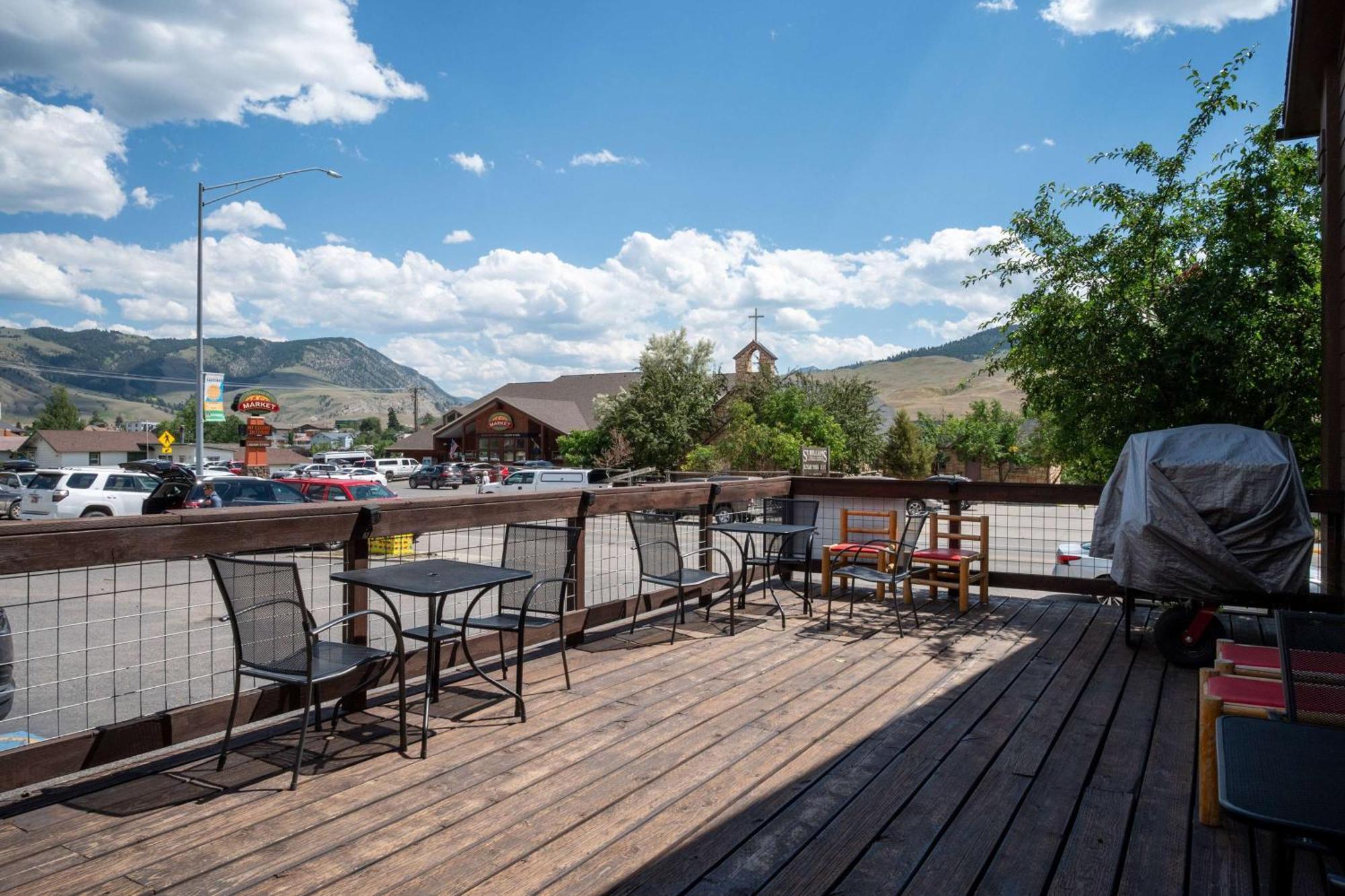 Super 8 By Wyndham Gardiner/Yellowstone Park Area Exteriör bild