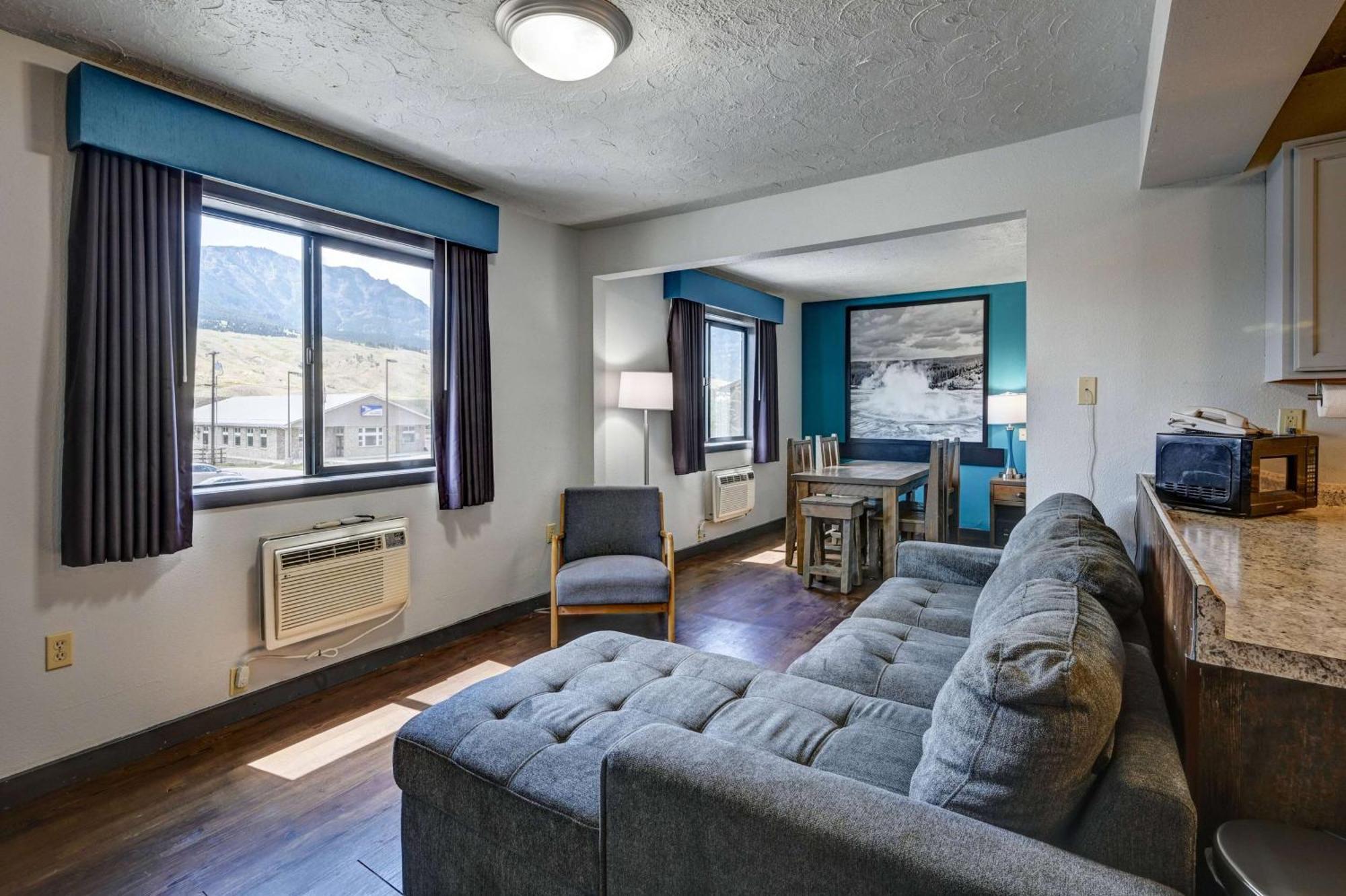 Super 8 By Wyndham Gardiner/Yellowstone Park Area Exteriör bild