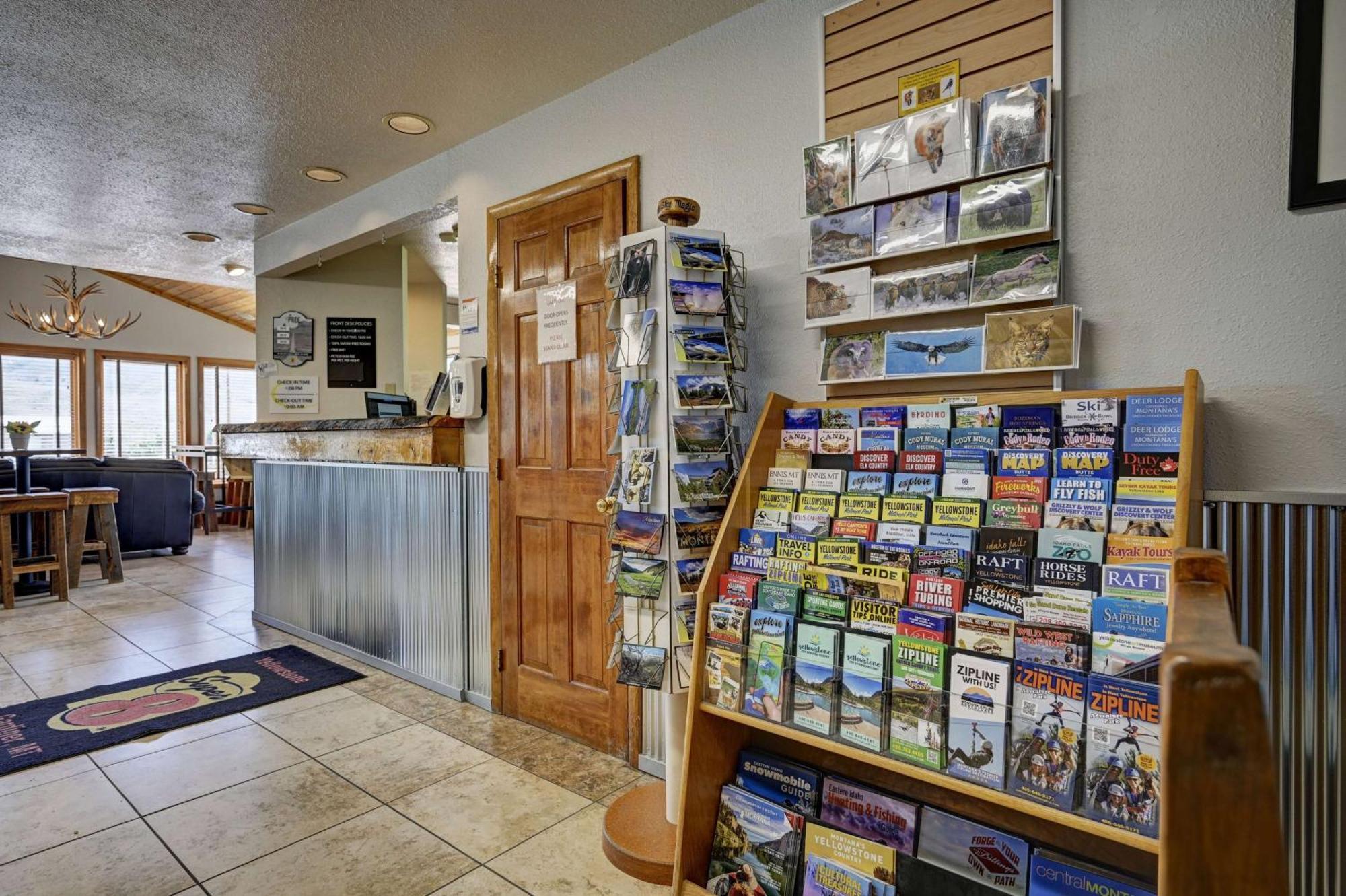 Super 8 By Wyndham Gardiner/Yellowstone Park Area Exteriör bild