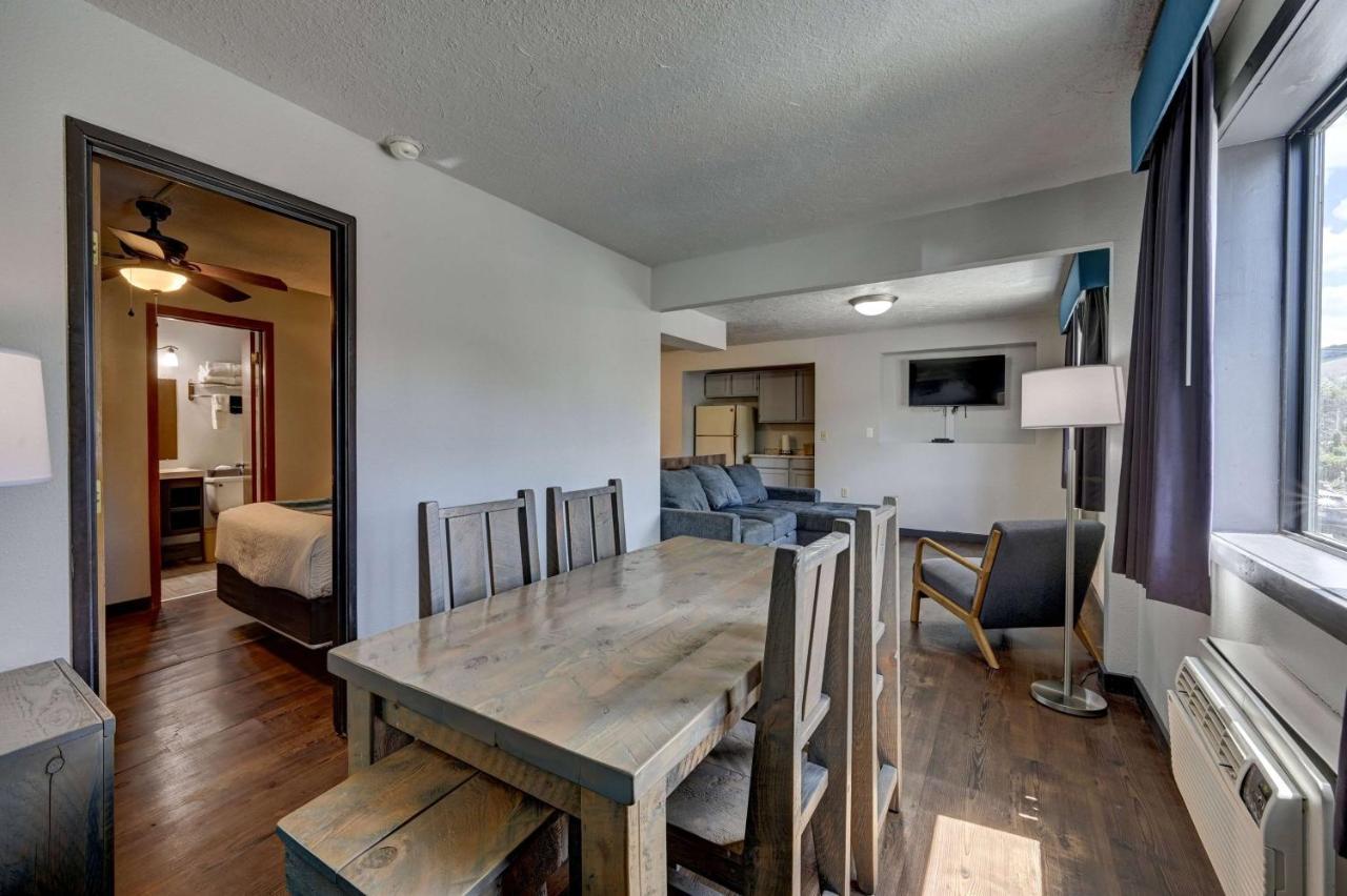 Super 8 By Wyndham Gardiner/Yellowstone Park Area Exteriör bild