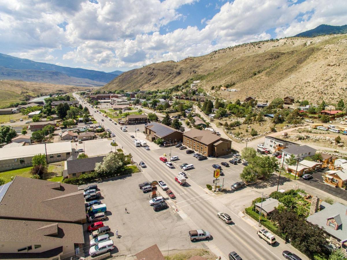 Super 8 By Wyndham Gardiner/Yellowstone Park Area Exteriör bild