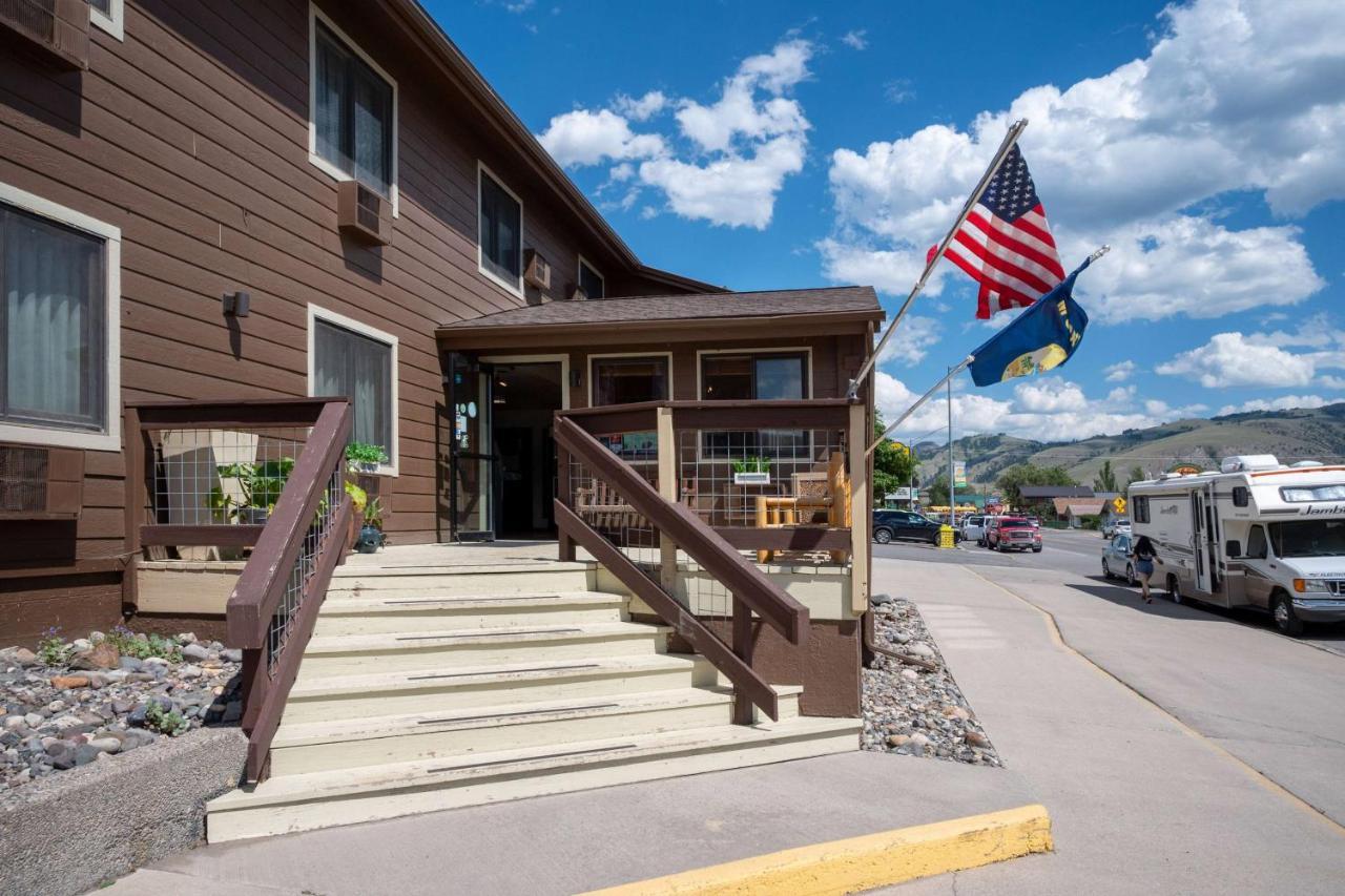 Super 8 By Wyndham Gardiner/Yellowstone Park Area Exteriör bild