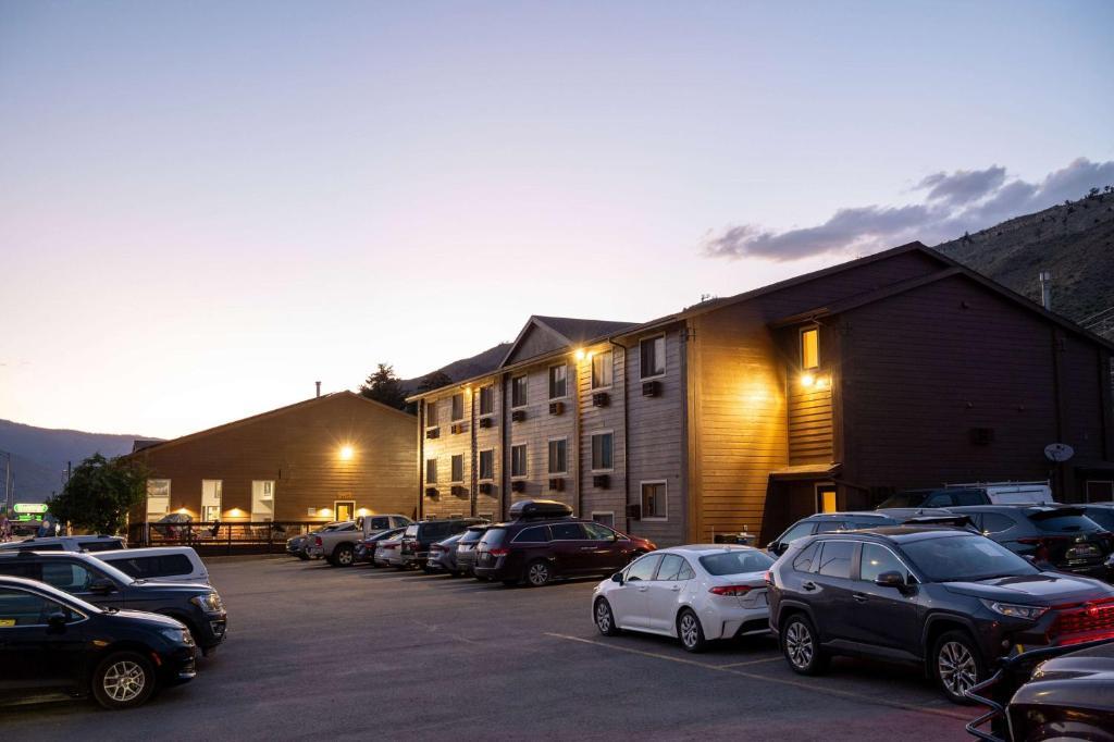 Super 8 By Wyndham Gardiner/Yellowstone Park Area Exteriör bild