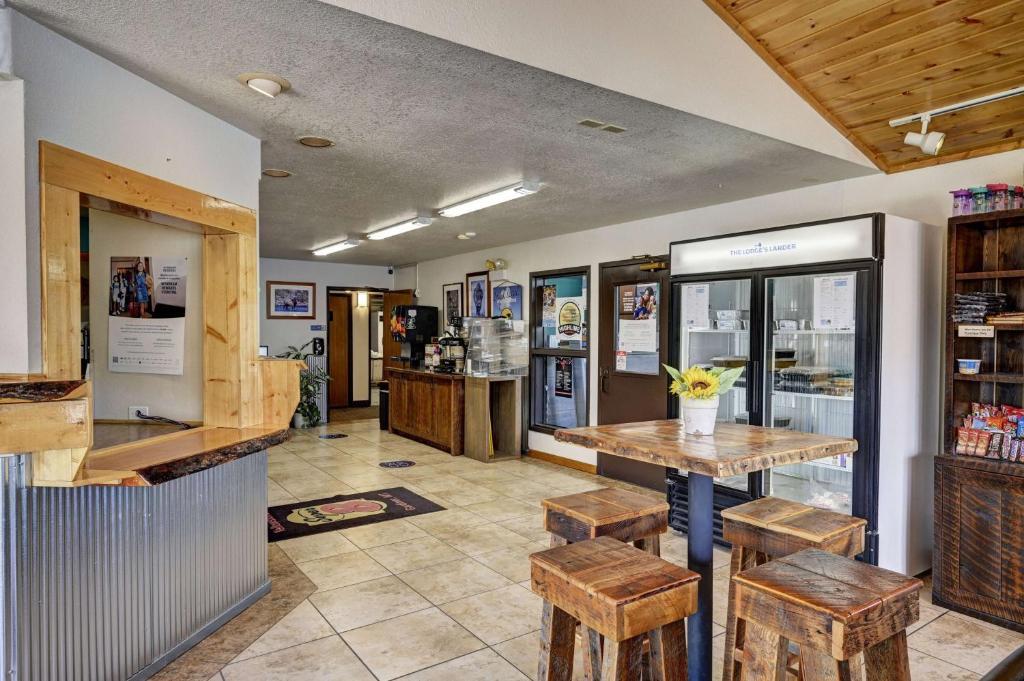 Super 8 By Wyndham Gardiner/Yellowstone Park Area Exteriör bild